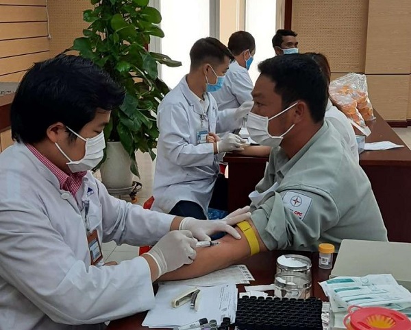 Thực hiện chăm sóc và nâng cao sức khỏe người lao động, phòng chống bệnh nghề nghiệp